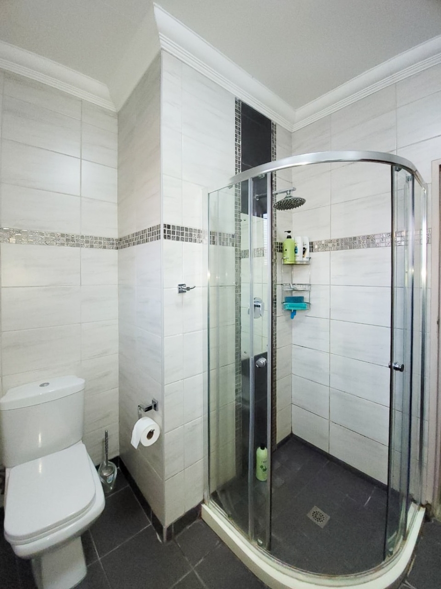 6 Bedroom Property for Sale in Baillie Park North West